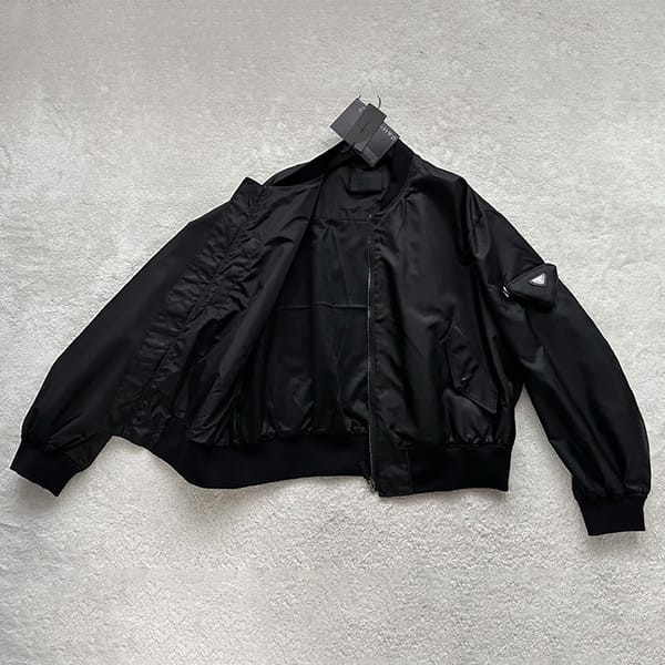 希少プラダ Re Nylon ボンバージャケット 偽物 pul09923